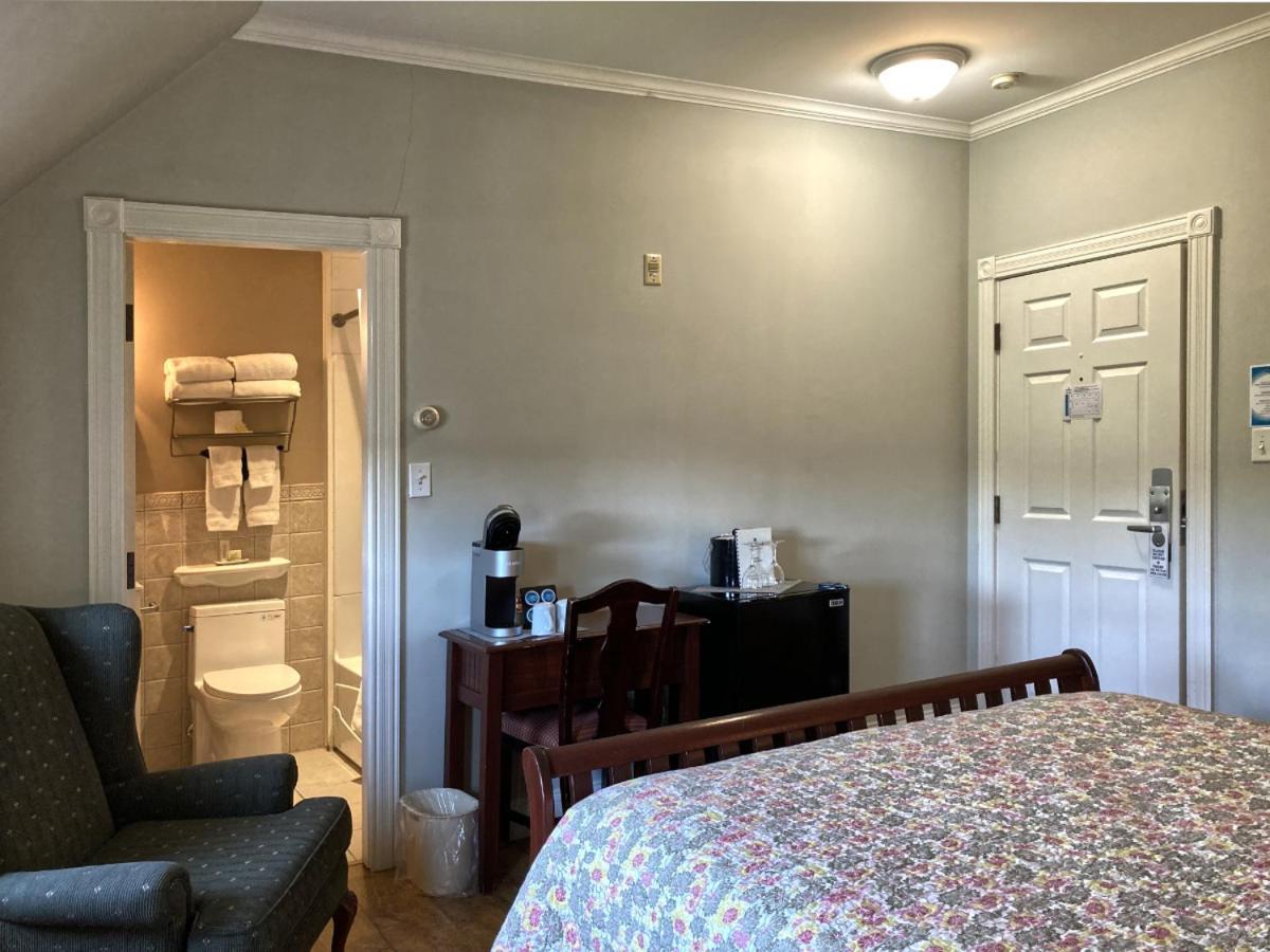 Lunenburg Arms Hotel エクステリア 写真