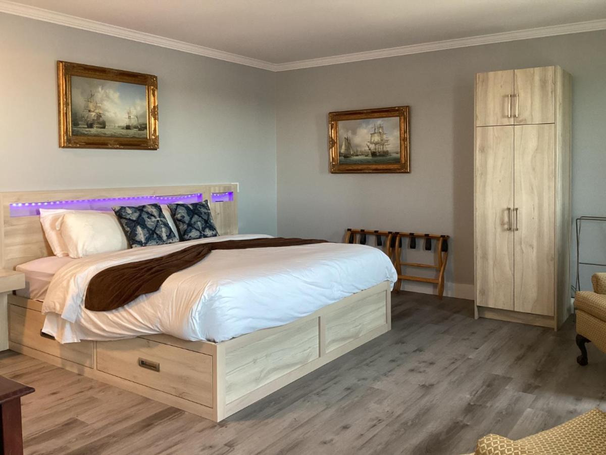 Lunenburg Arms Hotel エクステリア 写真