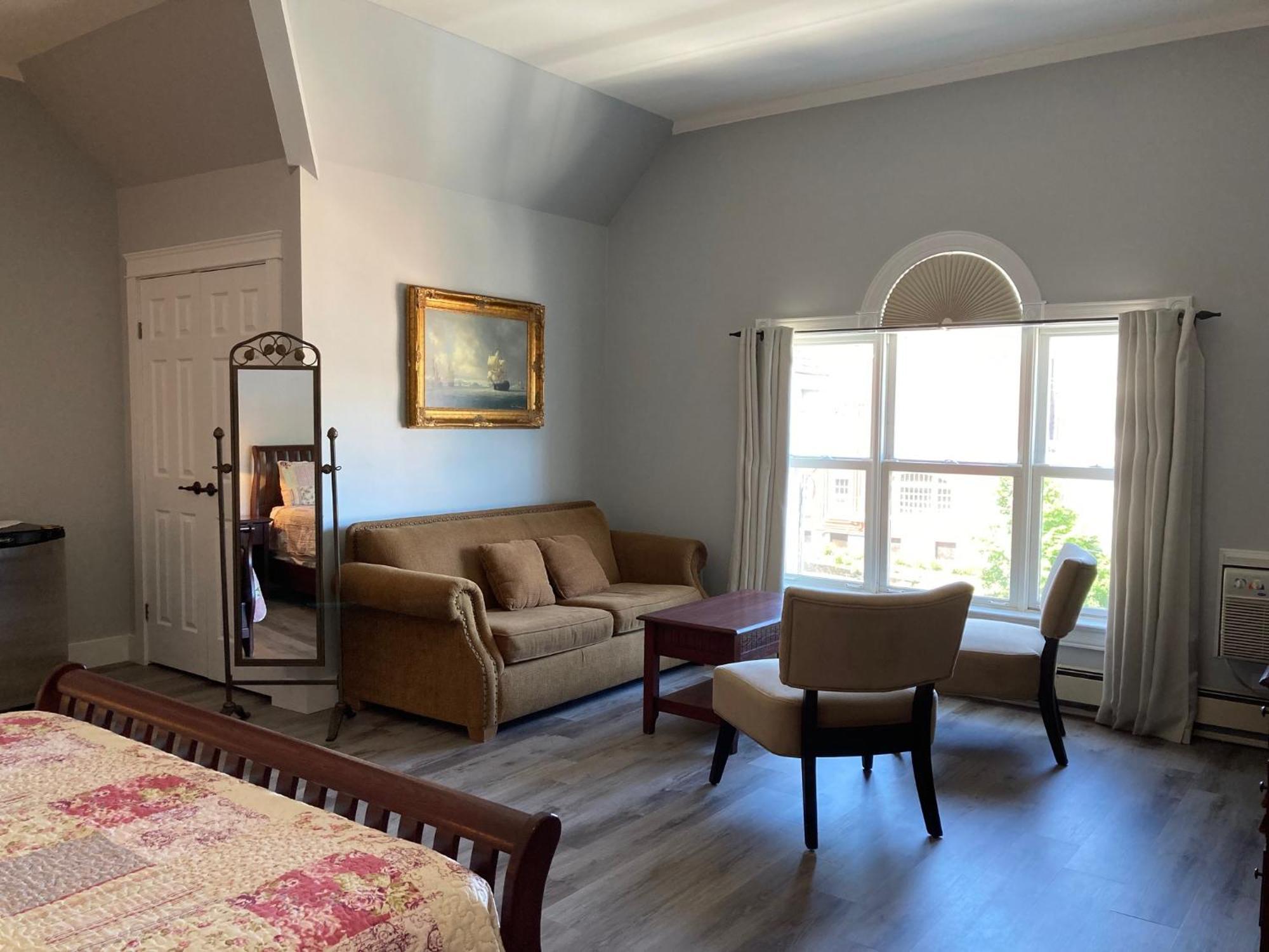 Lunenburg Arms Hotel エクステリア 写真