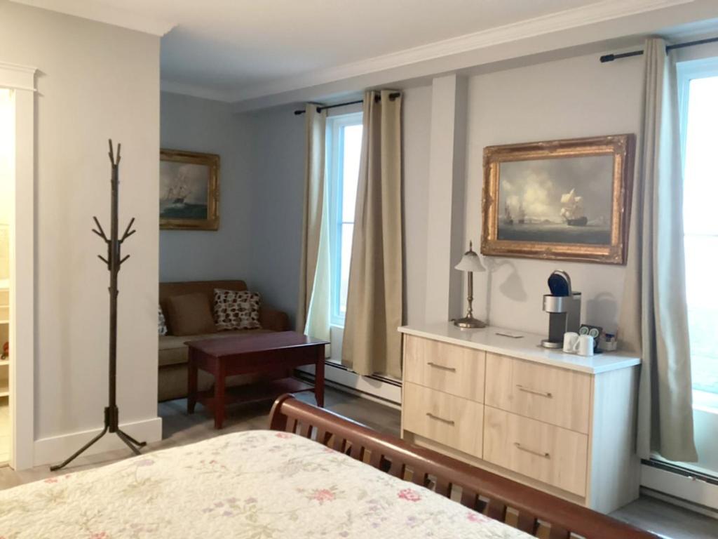 Lunenburg Arms Hotel エクステリア 写真