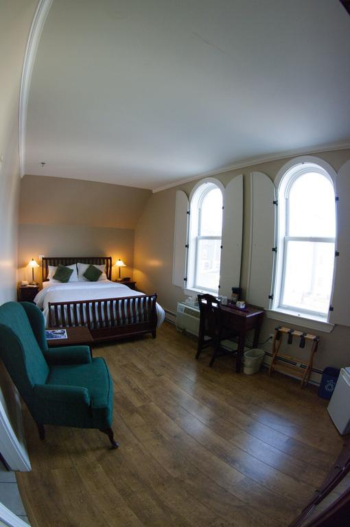Lunenburg Arms Hotel エクステリア 写真
