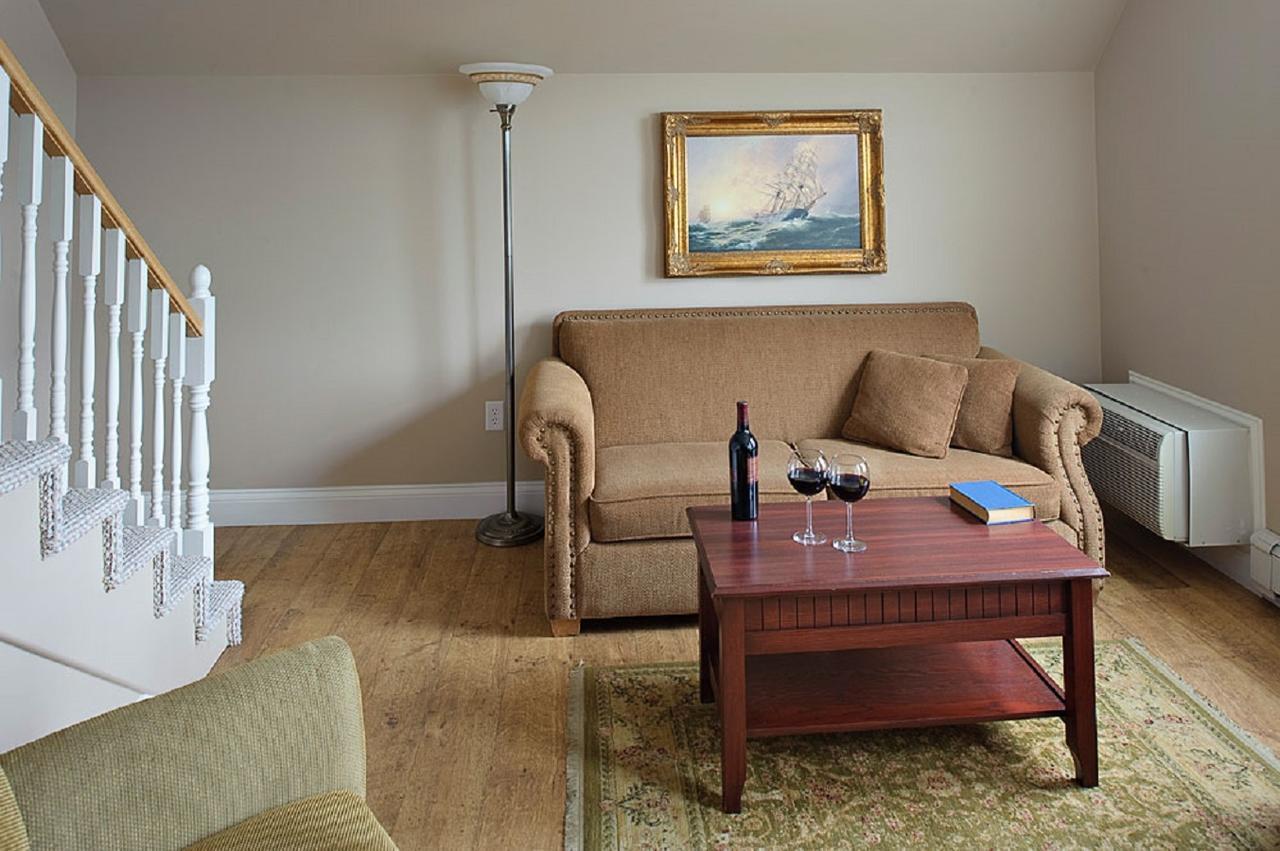 Lunenburg Arms Hotel エクステリア 写真