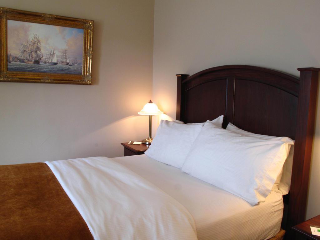 Lunenburg Arms Hotel エクステリア 写真